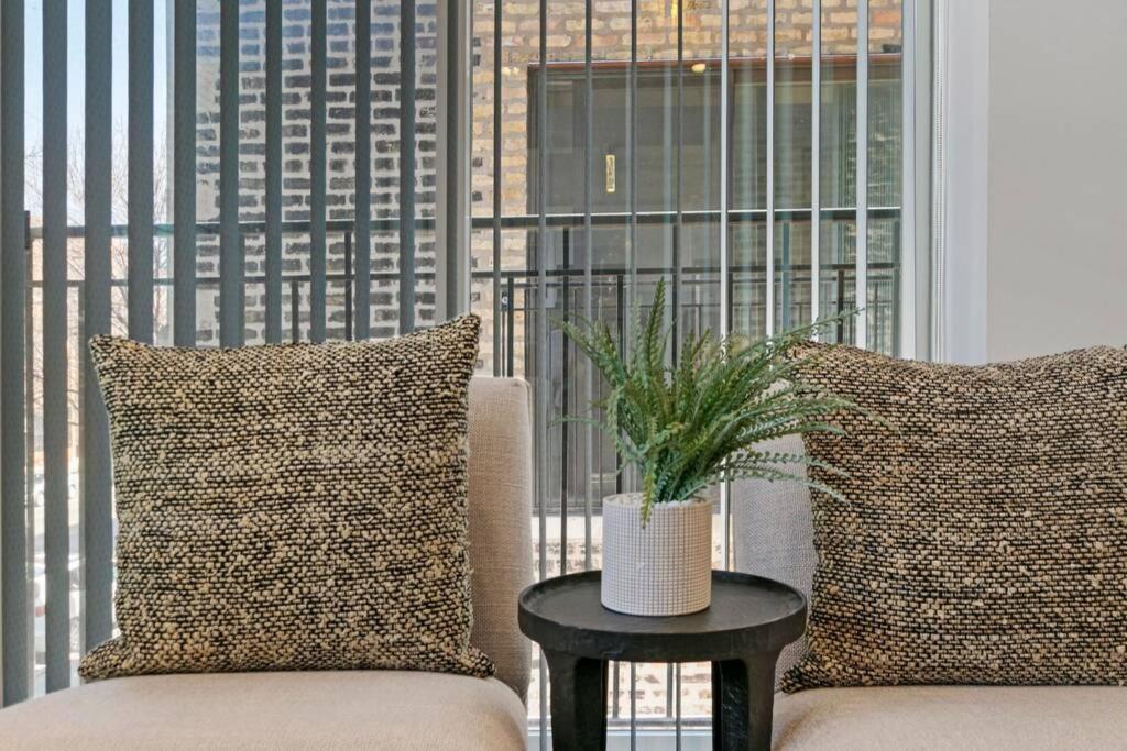 Apartment Cozy & Modern 3br - Division 201w Chicago